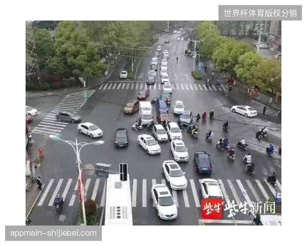 广州天河体育场：双机位备份星链，兜底极端天气下的主路信号溢出。